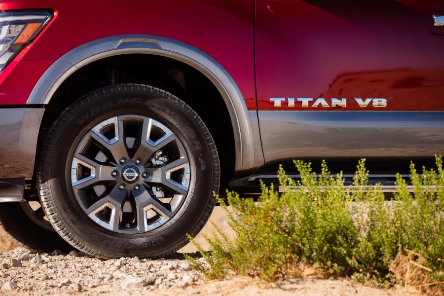 Детали экстерьера Nissan Titan Platinum Reserve Crew Cab 2019 года  (фото 29 из 35)